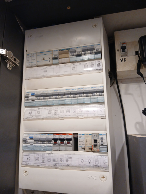 Tableau surchargé - Changer son tableau électrique